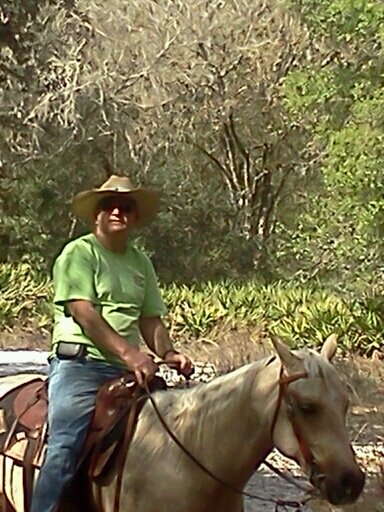 Horses, square dancing and enjoying married life in Tampa .Come dance with us and smile Please retweet
