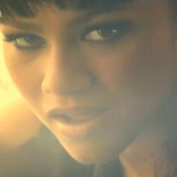 hey je suis alexia j'ai 12 ans je suis directioners ,j'aime bien taylor swift ,j'aime bien justin bieber , et j'adore rihanna