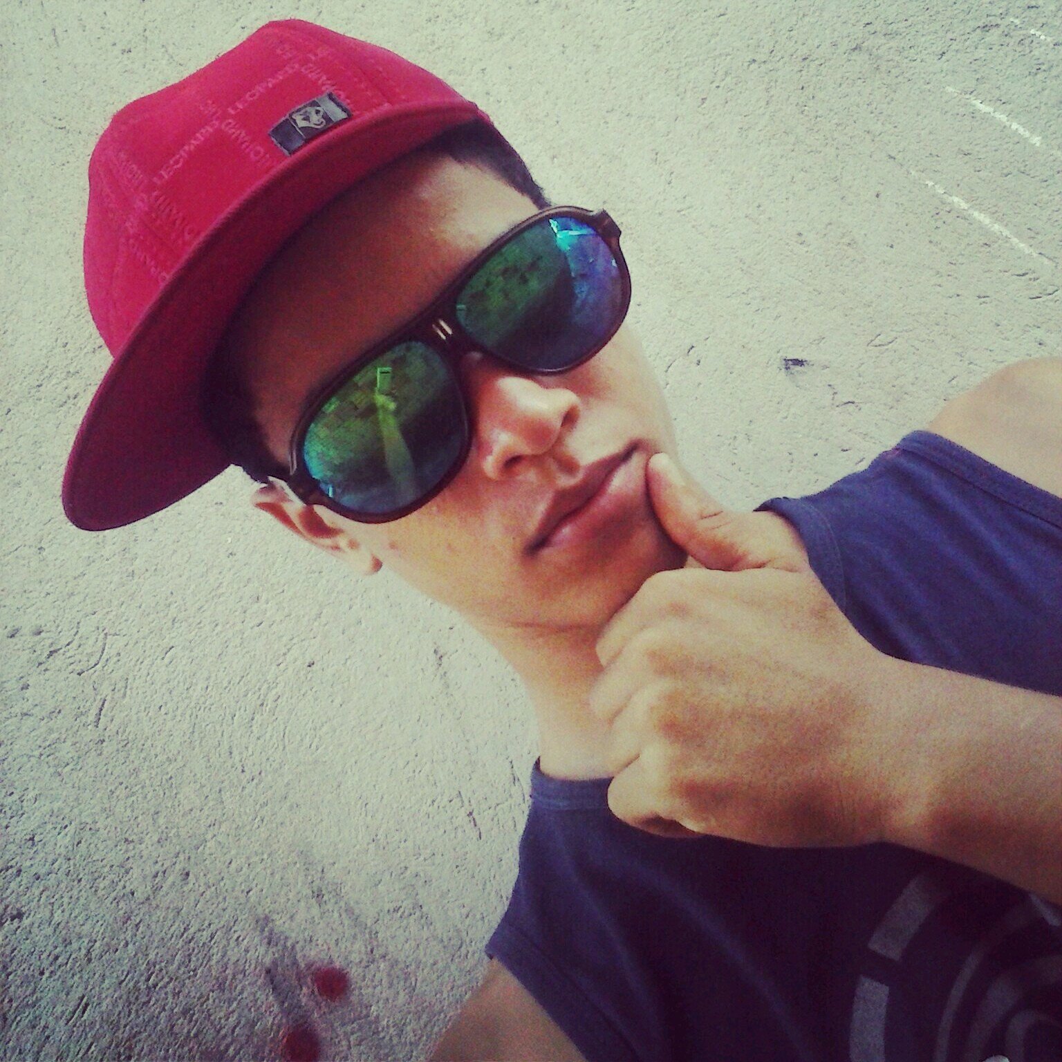 16 anos, rico, lindo, gostoso, famoso e mentiroso.