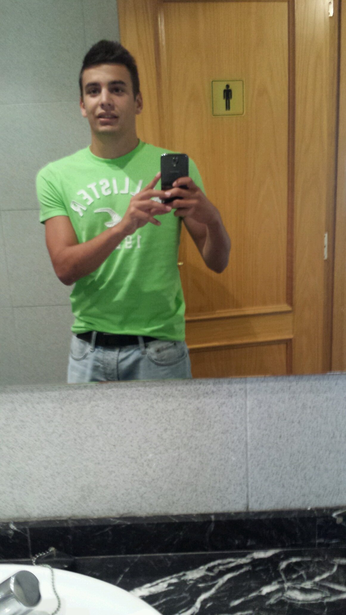 xavi_buil's profile picture. Jugador de futbol sala en el club @InterSala aficionado desde pequeño al Real Zaragoza. Loco por programar maquinas y viviendo en Castejon De Monegros dsde 1993