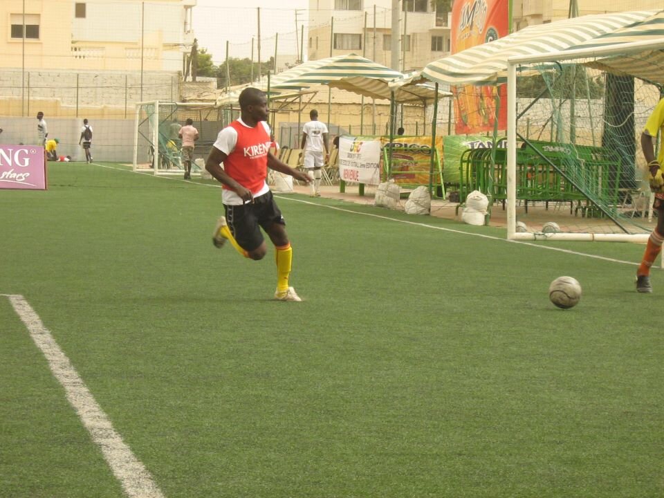 Ghanean football player (Defender and Midfield Defender) living in Dakar and free of contract. Looking for club and opprtunities.