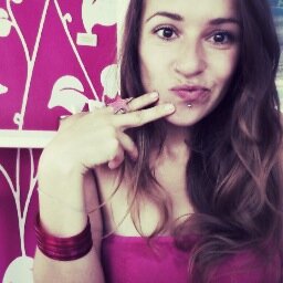 Compulsive Photographer and Bikram Yoga bird, New-Words-Maker, Frenchytalian smurfette in love with Wine&Cheeze and Lights&Color
http://t.co/bHMLELIA