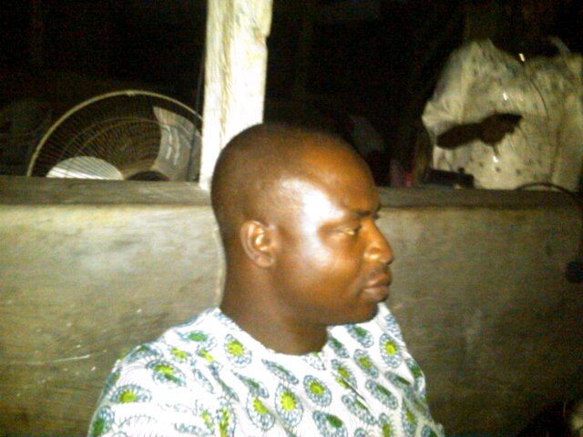 Native of d twn,graduated frm AAUA,tall,light in conpletn,married wit 2kids and like football.