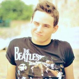 Sagitáriano, 17, live in Brazil.