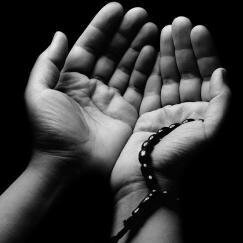﷽ ﴿ قُلْ هُوَ اللَّهُ أَحَدٌ ۝ اللَّهُ الصَّمَدُ ۝ لَمْ يَلِدْ وَلَمْ يُولَدْ ۝ وَلَمْ يَكُنْ لَهُ كُفُوًا أَحَدٌ ۝ ﴾