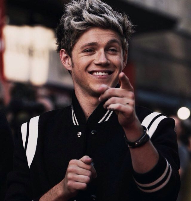 Hey sexy! Go follow @craic_me_up. Just ask for a follow back!❤️❤️❤️❤️❤️
