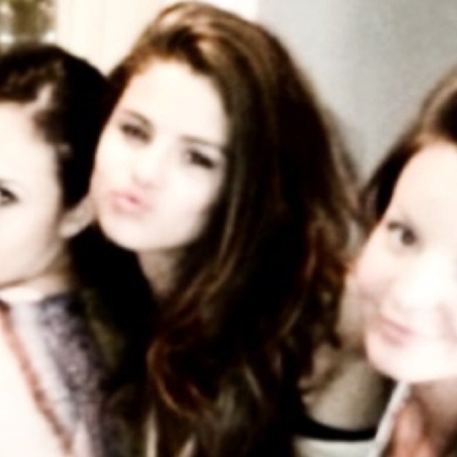 AwMySelena's profile picture. Selena taught me to love who I want, so I fell in love with her. ♡
