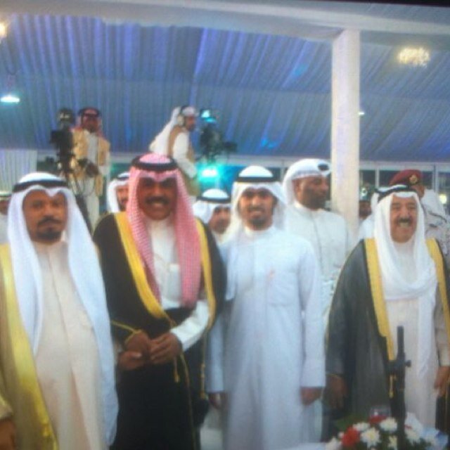 ( يرّحلون ) عن حياتنا ،( ويبّقون ) فِـ قلوبنا ♡!