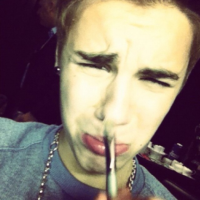 follow @salutethebieber :)