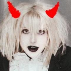 Para toda vadias e puta fans da Courtney Love apaixonadas por Headbangers cabeludos somos groupies sujas Estamos aqui uma Irmandade de puro ROCK DE PUTA\,,,/