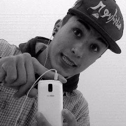 ACREDITE EM SI MESMO, POIS ATÉ SUA SOMBRA TE ABANDONA NO ESCURO  http://t.co/ABOJzFT6Q0 / @_Apenas1Loka_ s2