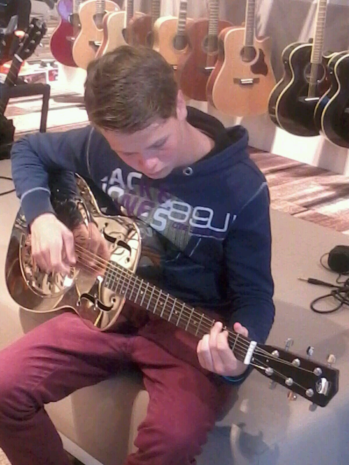 dendungen / gitaar / voetbal / single / instagram luukwestelaken / snapchat luukske23 / 14 jaar