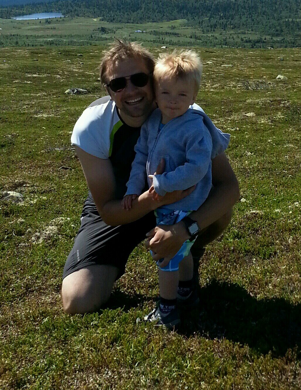 PJostad's profile picture. Friidrett, fotball og to barn