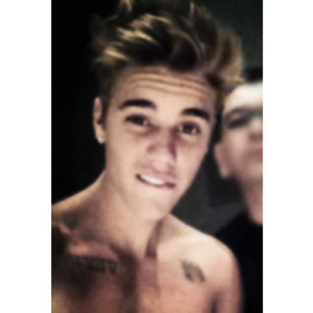 Justin fan. 
Follow me, I follow back.