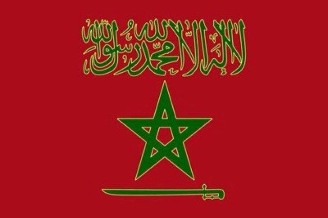 شاعـر ولي نهجـي واصوغ التفاكير , وانظـم على بحـور(ن) طـوال وقصارى . البيت لاقلتـه يزلزل طوابيـر ، صاطـي وبه معنى وطعم انتصـارى
