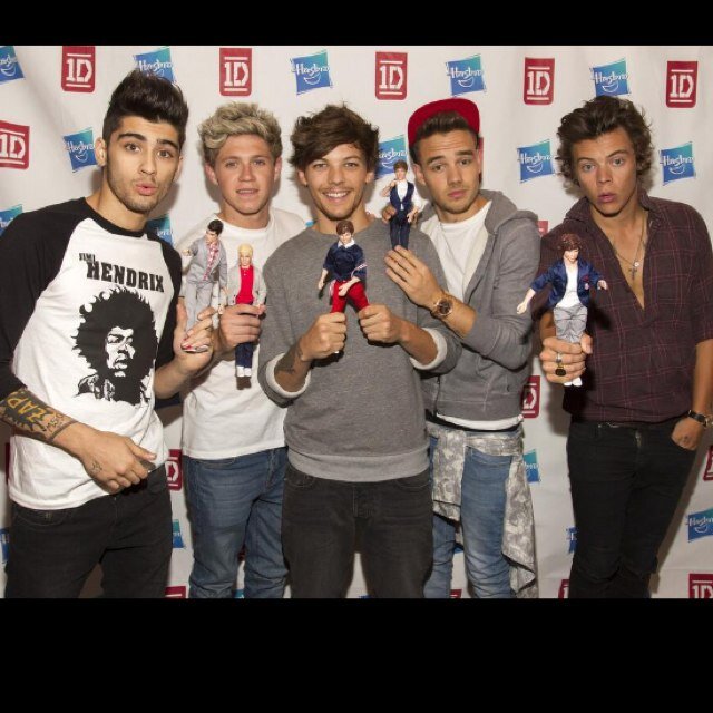Just here to support the boys and their girlfriends. follow me ill follow back.xx THANK YOU ALL.