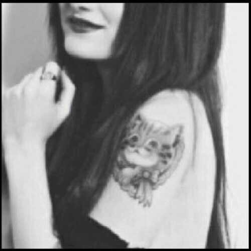 ..                  خُلقِت هكَذا بعيوُن جميلہَ وابتسامہَ فاتننہَ ♥ لآ آحبْ آلمقارنه  بأحدْ لستُ .. آفضل  من هذآ ولآ آقل من ذلک آنآ  بشخصيتي و آنتهى ♡