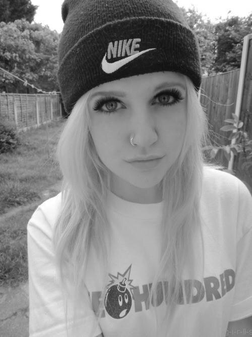 Hii!! Im Lola. im Directioner and Mixer also i love Football and Playstation. Follow me i give follow back. Xx