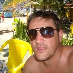 Mineiro convicto, canceriano, Mocidade Independente, sambista, Flamenguista de coração e família acima de tudo !!!!!