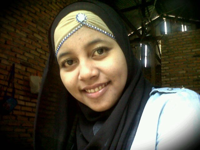 DewiDhwie's profile picture. 