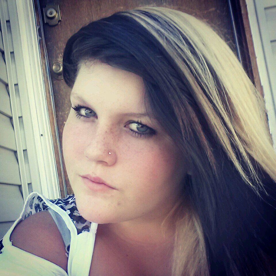 I'm 15, I love to dance, sing. My best friends are Shianne Bennett, Ashtynn Makenzee, Sara Davis, Alex Hinckley. Im always texting. Im kinda shy but fun