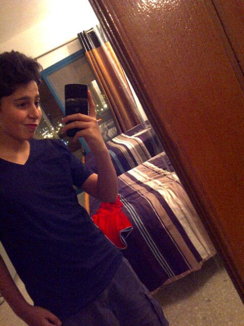 American/Palestinian.  Pin:26E209B2 :D.                                                    Al Wasl Club Palyer ;)                    Insta: @raed_elbanna