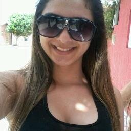 Seja feliz do jeito que você é, não mude sua rotina pelo o que os outros exigem de você, simplesmente viva de acordo com o seu modo de viver .