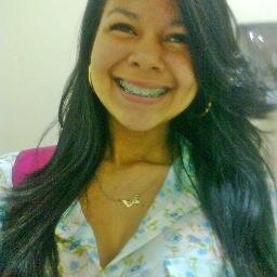 É quando eu vejo você o teu sorriso brilha, me deseja como eu desejo você (8)
Wellington Plácido - Mozão