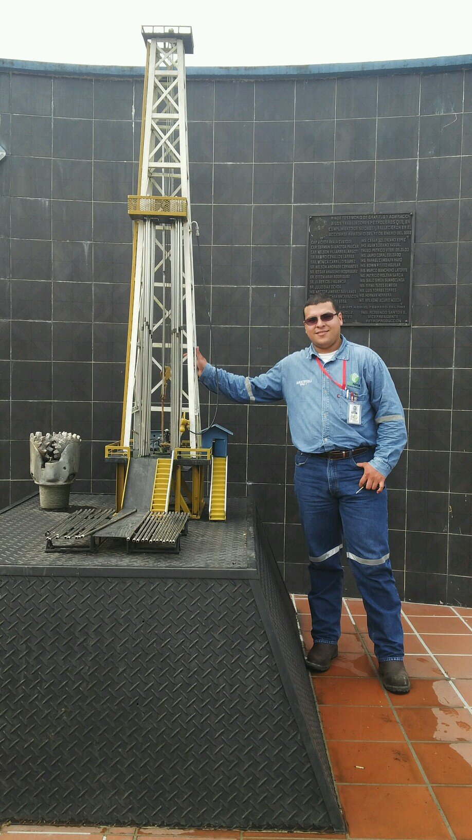 q soy una persona super chevere alegre amistosa me encanta ser amiguero y conocer chicas muy guapas odio la hipocresia detesto las mentiras....