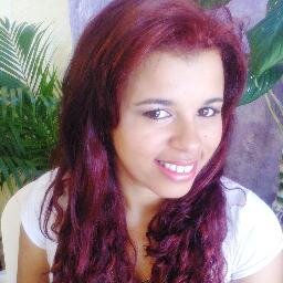 serva na Lírios do vale. Prof. Autonoma salao e promot. De vendas, avon, demillus, luzon, hermes. Amo maquiagem, artes, artesanatos e a fazer tbm