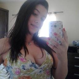 ∿   -  A arma dos fracos é criticar os fortes. A arma dos fortes é ignorar os fracos.! (:            
    3fs, Um só caminho.
