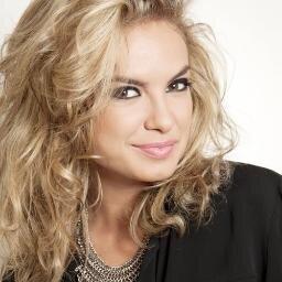 Sou a Lua , não recuperei a senha do meu twitter , então fiz esse , Lua Blanco Oficial ! Haja o que houver, não pare de cantar. - Billy Blanco