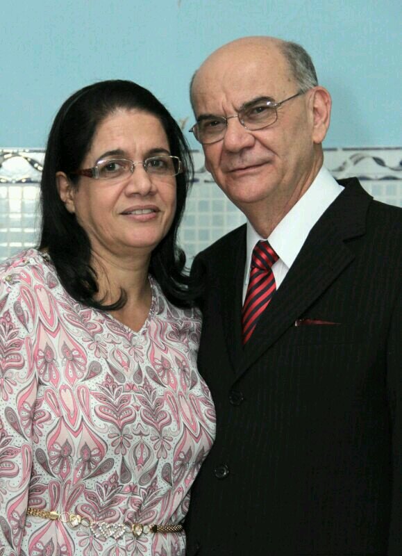 Pastor da Assembléia de Deus do Aribiri; 1º Vice-Presidente do CA da CPAD. Esposa: Roseni Lopes Pinheiro