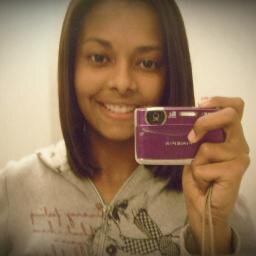 14 anos , Carioca , curto rap , reggae , rock ,sou maneira , engraçada...  Enfim , eu sou gente booa  :) 
SEGUE?  SDV     :3
