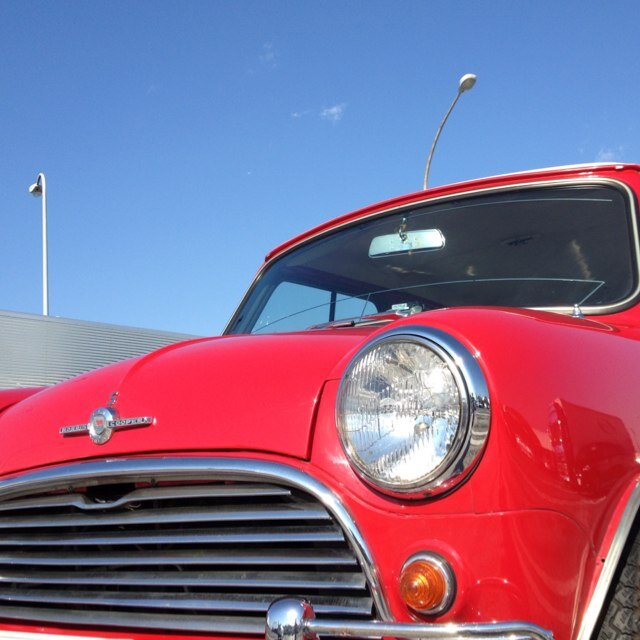 MINIbot__'s profile picture. 1959年、BMCから発売されたミニ。41年間製造され、今でも多くのオーナーに愛されているクルマである。