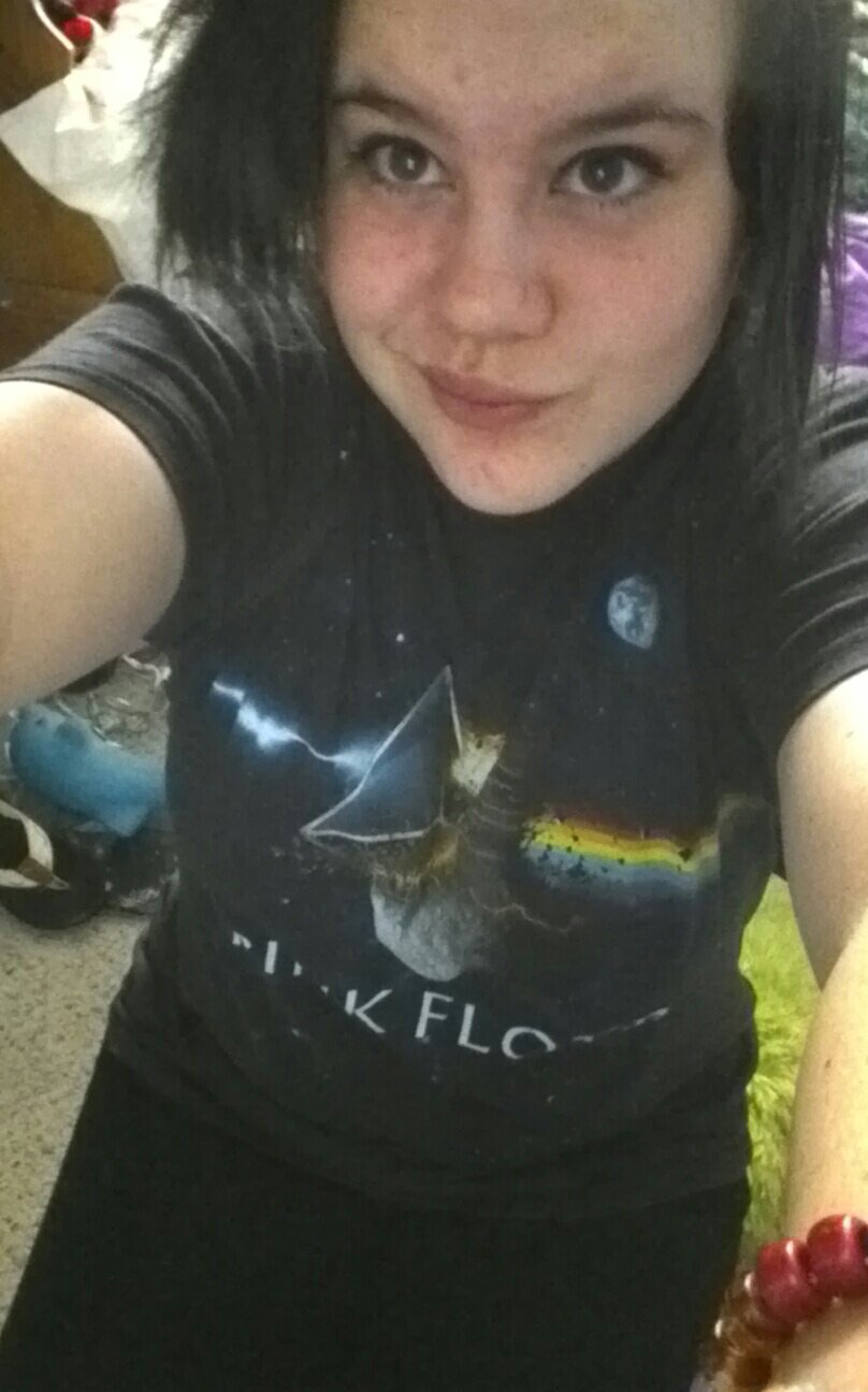 Adventure Time, BFMV, SWS, AA, SKSK, SS, BOTDF, BVB, shit like that. yeah. ^.^ 
 I follow back by the way.. my little followers. I wuv you. c;