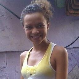 eu sou filha de deus ,feliz,simpática e sempre vivendo a vida com muita alegria mesmo nos momentos dificeis.