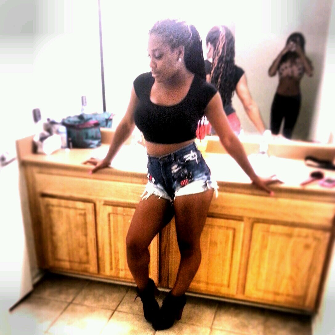 #RoseMarley im a cool ass chick 20 and about that life lmfaoo #team #teampluto #teamfunsize my boo @jayfuture_FnF ❤ my mistress @thuggKISSES_ #fvsu #fvsu16