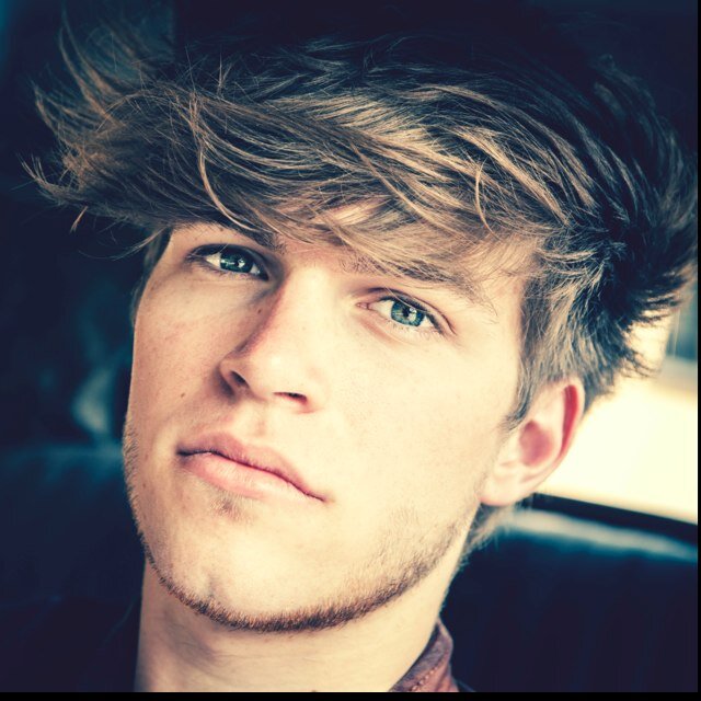 Robinthevoicebe's profile picture. Chanteur, finaliste de The Voice Belgium 2013... Ouchhh. *En train de muter vers un projet concret.*