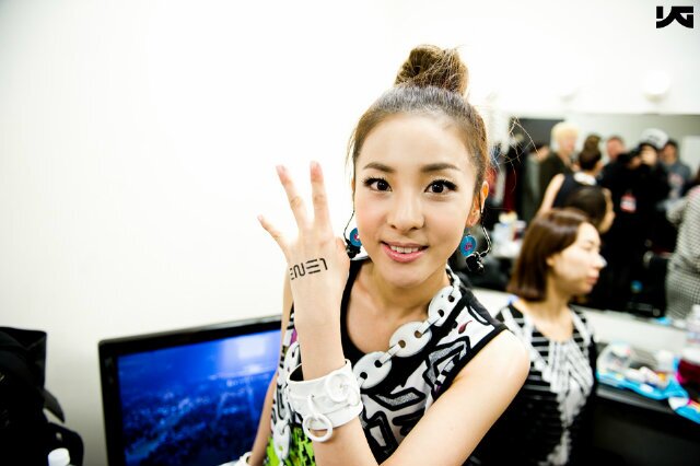 Sandara Park here! Let's be friend!♣ 2NE1 Nolza!!♠