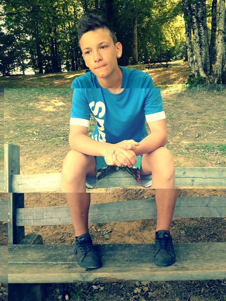 salut abonne vous a moi sur mon twitter ou sur mon Facebook hugo desforges