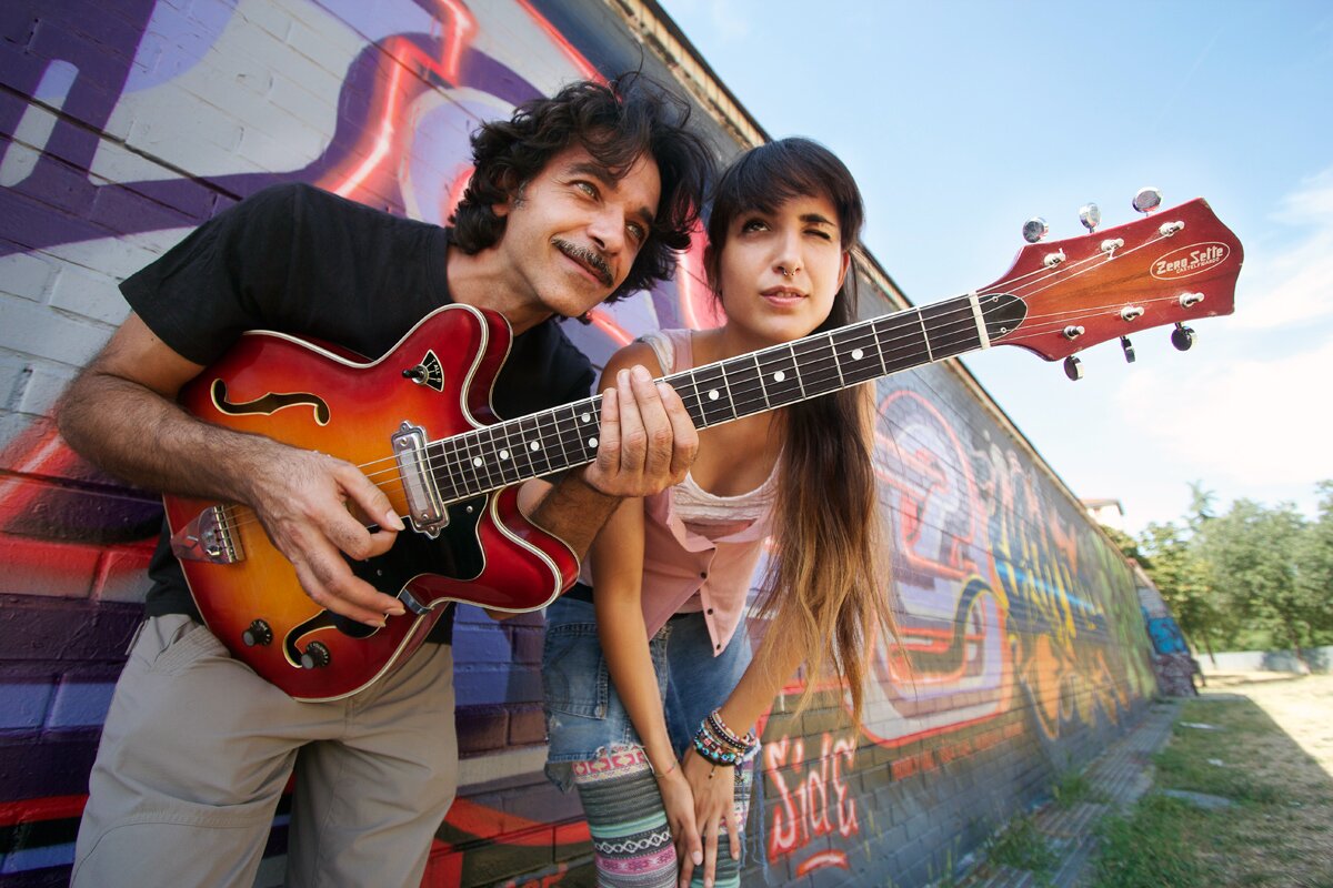 Il Duo Carunchio nasce a Bologna dall'incontro di Giulia Meci e Vito Barone.
Propone un repertorio che spazia dagli standard degli anni '30-'40 a brani pop.