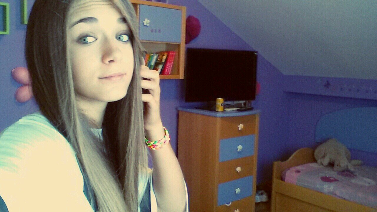 Chica sencilla, nacida en el 2000 , soñadora, madridista hasta la muerte, &&sobre todo que no deja escapar un sueño.~