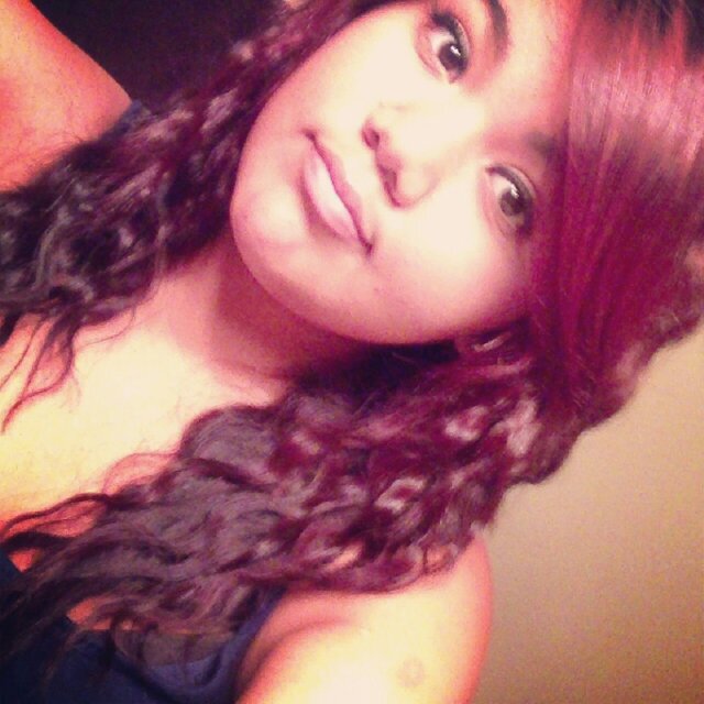 Names Daphnie
 / bday's July 27
 / i luv music
 / softballs my life
 /instagram: @ayyo_daphyy 
/fb: Ayyo Daphyy
/ Baeza's ma boo c; lol 
/hmu wenever