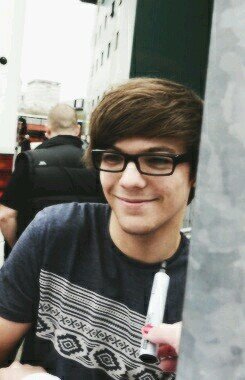free follow from @1directionsvibe - follow them for an extra follow