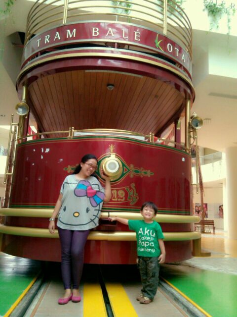 The Woman of God, wife of Hendi and mommy of Ethan and future baby.                     I am blessed fully