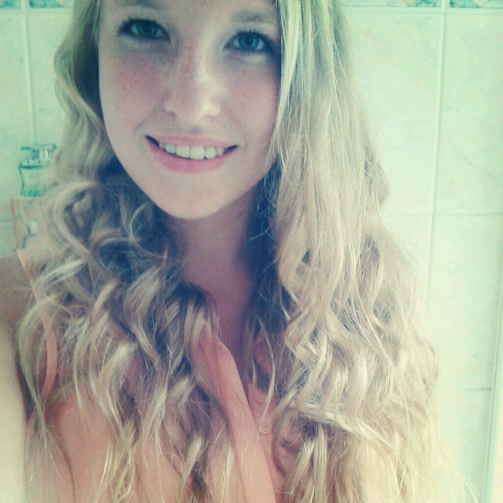 AFCA ♥♥♥ - 18 - 1e jaars HBO bedrijfseconomie - judo. instagramm; lariissamakkenx