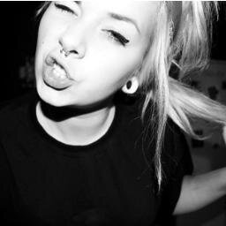 stat4us1's profile picture. Выбирай, кого будешь любить.