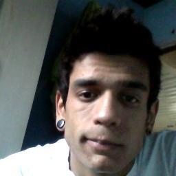 '' Fã do @GreenDay, Toco guitarra, Ouço punk/PopPunk, Moro no candeias, Irmãao do @_SouzaGabrieel e do @dee_deku, Tbm curto SCREAMO. ^^ ok?