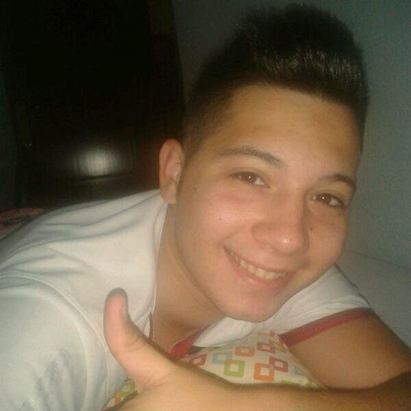 TronkiViso's profile picture. Deja de torturarte con los recuerdos , con las preguntas , vivieron lo que tuvieron que vivir, duraron el tiempo que tenia que durar